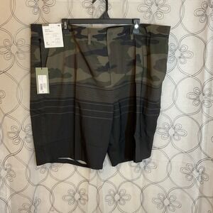 Goodfellow & Co Swim Shorts Mens Green Camo Hybrid 4-Way Stretch Size 46